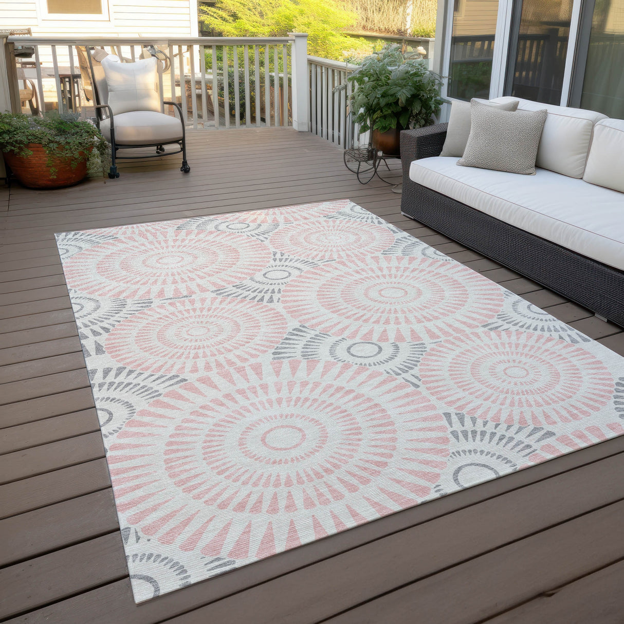 Machine Washable Indoor/ Outdoor Chantille Modern Burst Rug