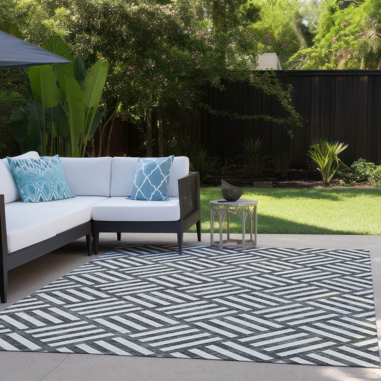 Machine Washable Indoor/ Outdoor Chantille Modern Geo Rug
