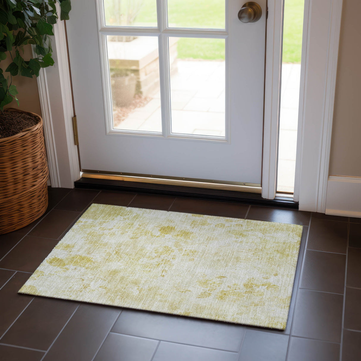 Machine Washable Indoor/ Outdoor Chantille Vanishing Floral Rug