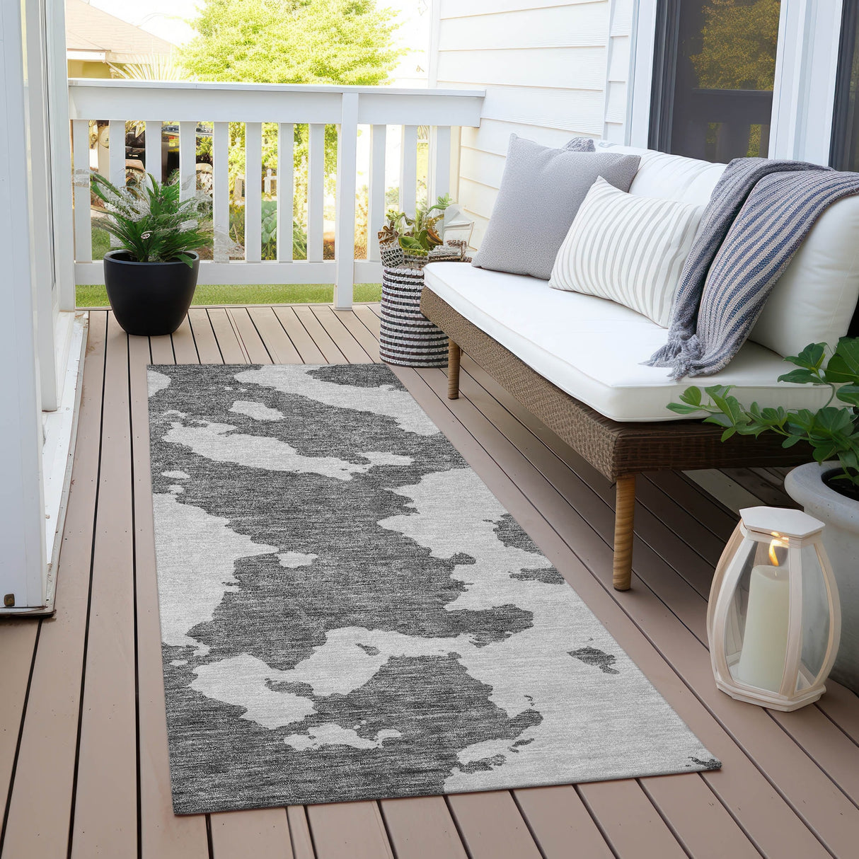 Machine Washable Indoor/ Outdoor Contemporary Abstract Chantille Rug
