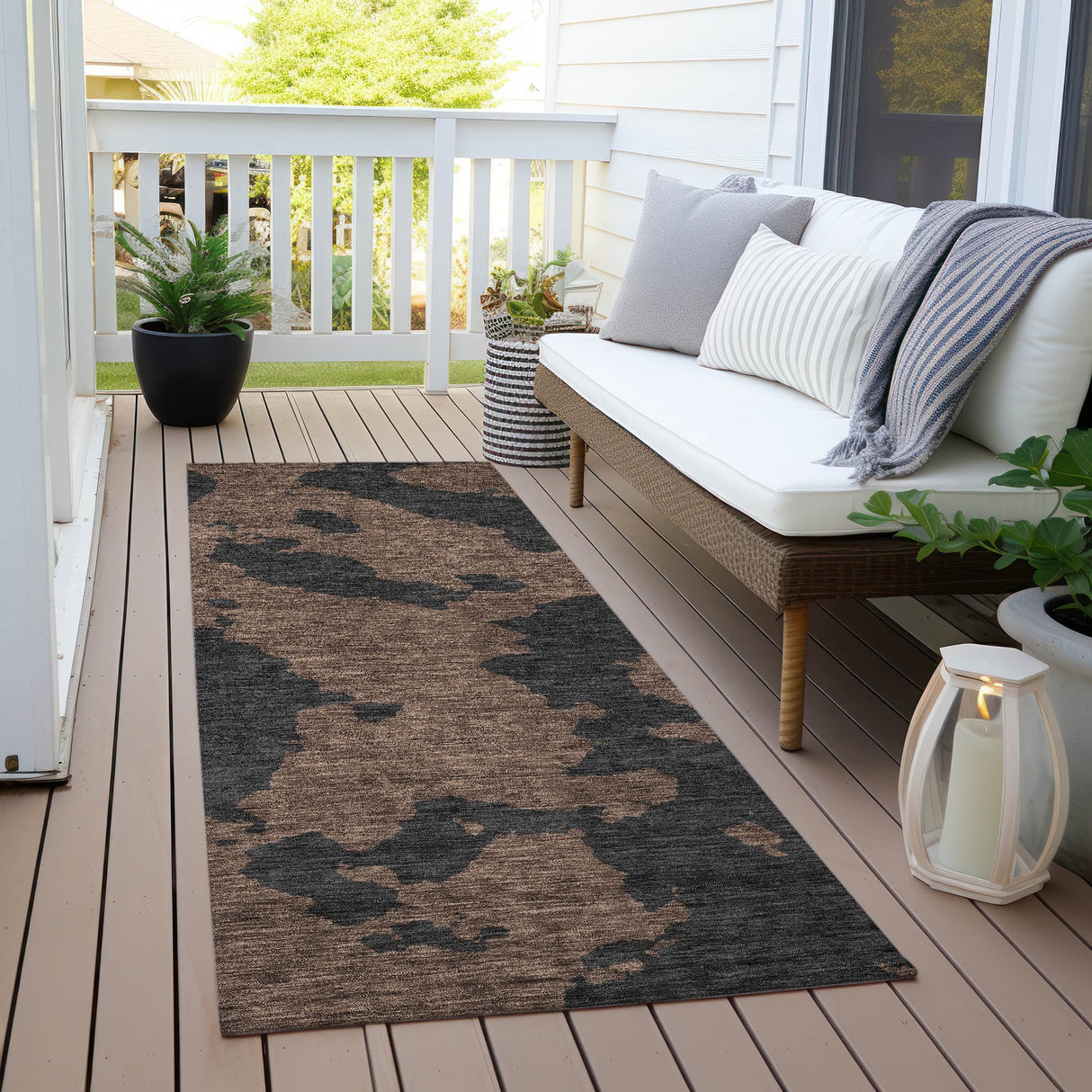 Machine Washable Indoor/ Outdoor Contemporary Abstract Chantille Rug