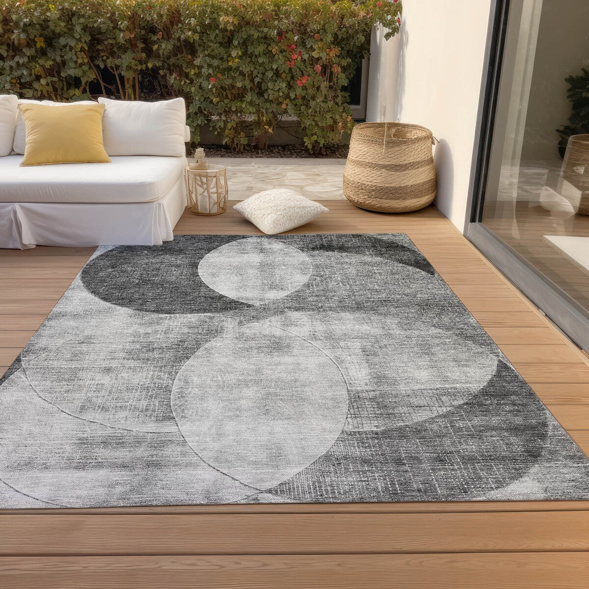 Machine Washable Indoor/ Outdoor Contemporary Deco Chantille Rug