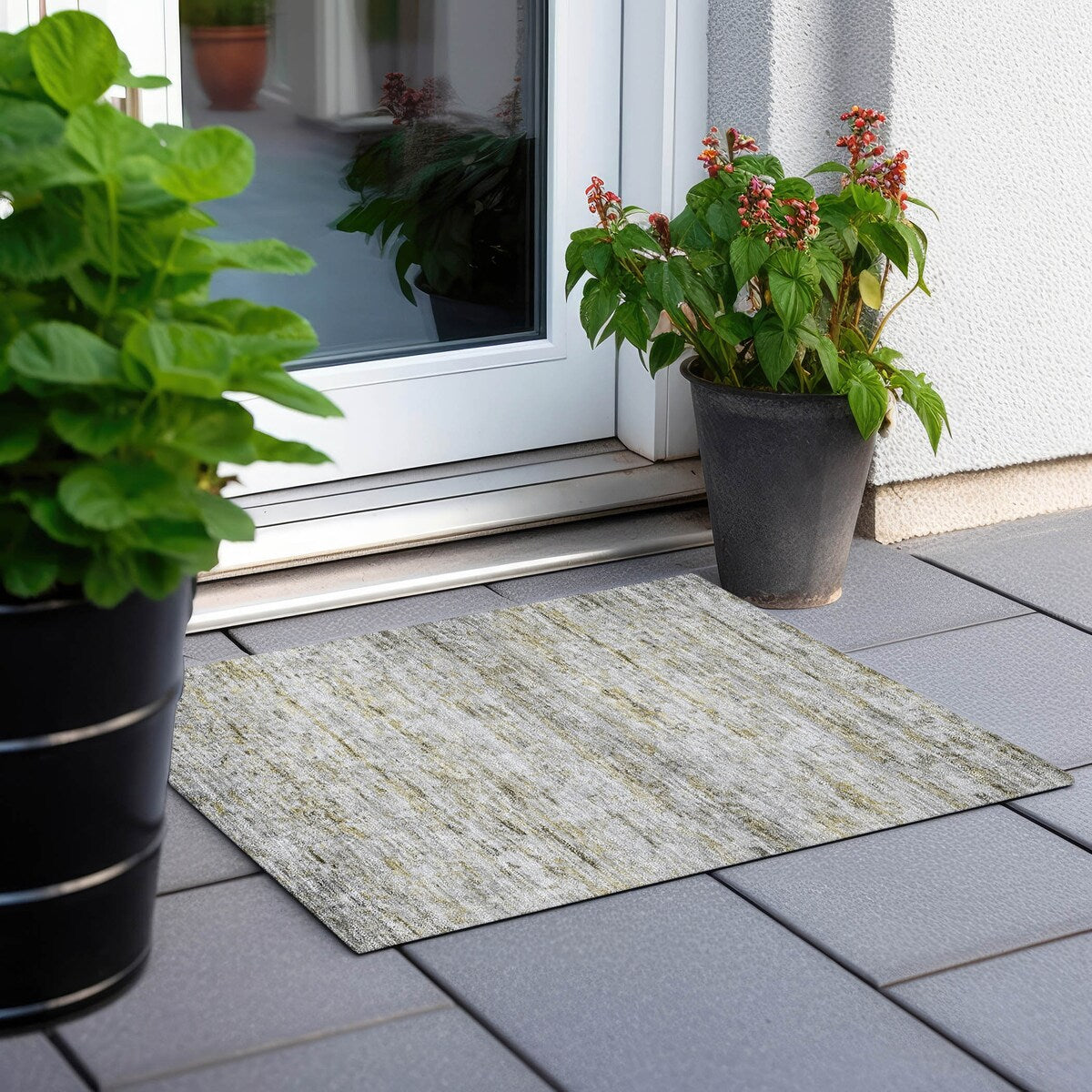 Machine Washable Indoor/ Outdoor Contemporary Solid Chantille Rug