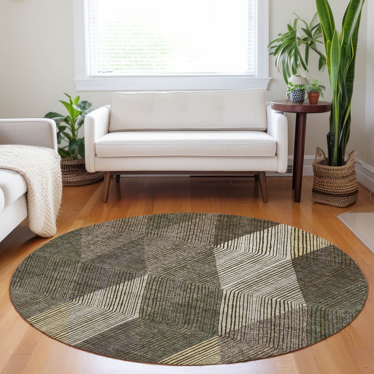 Machine Washable Indoor/ Outdoor Diamond Stripes Chantille Rug