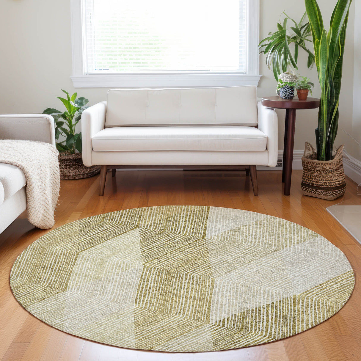 Machine Washable Indoor/ Outdoor Diamond Stripes Chantille Rug