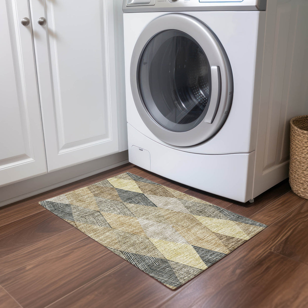 Machine Washable Indoor/ Outdoor Diamond Stripes Chantille Rug
