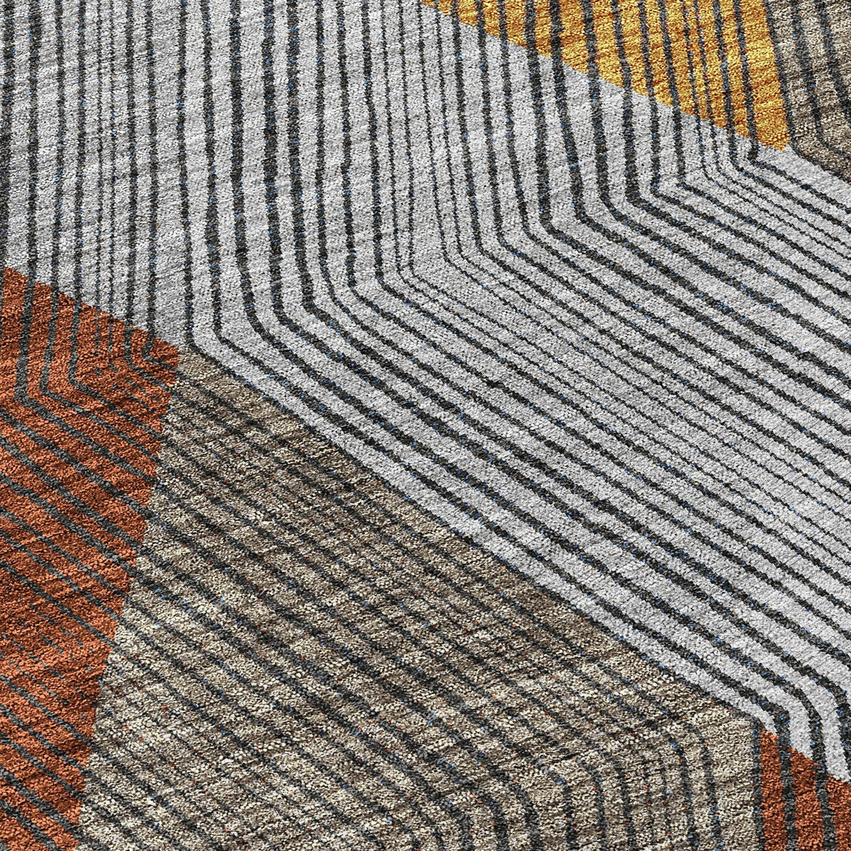 Machine Washable Indoor/ Outdoor Diamond Stripes Chantille Rug