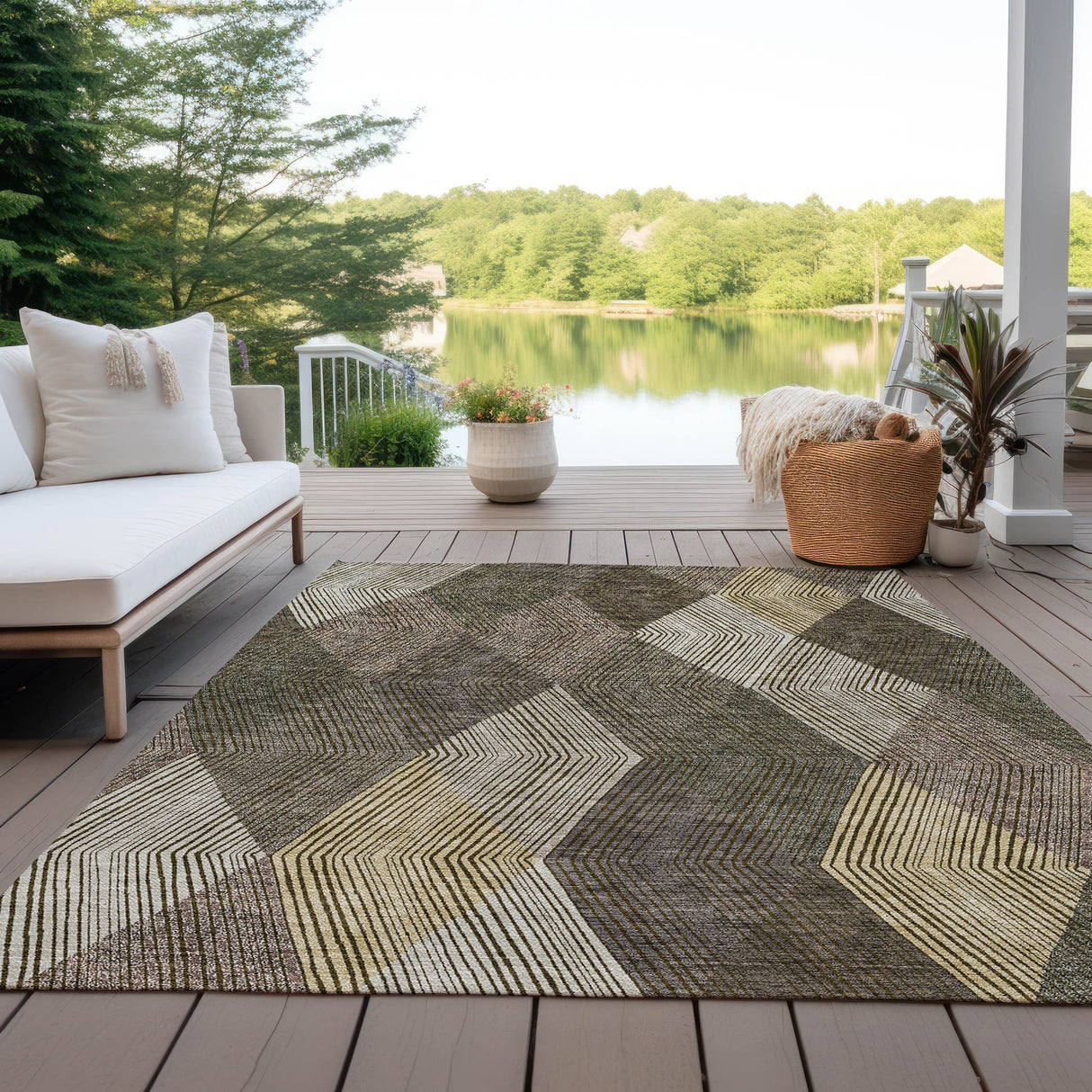 Machine Washable Indoor/ Outdoor Diamond Stripes Chantille Rug