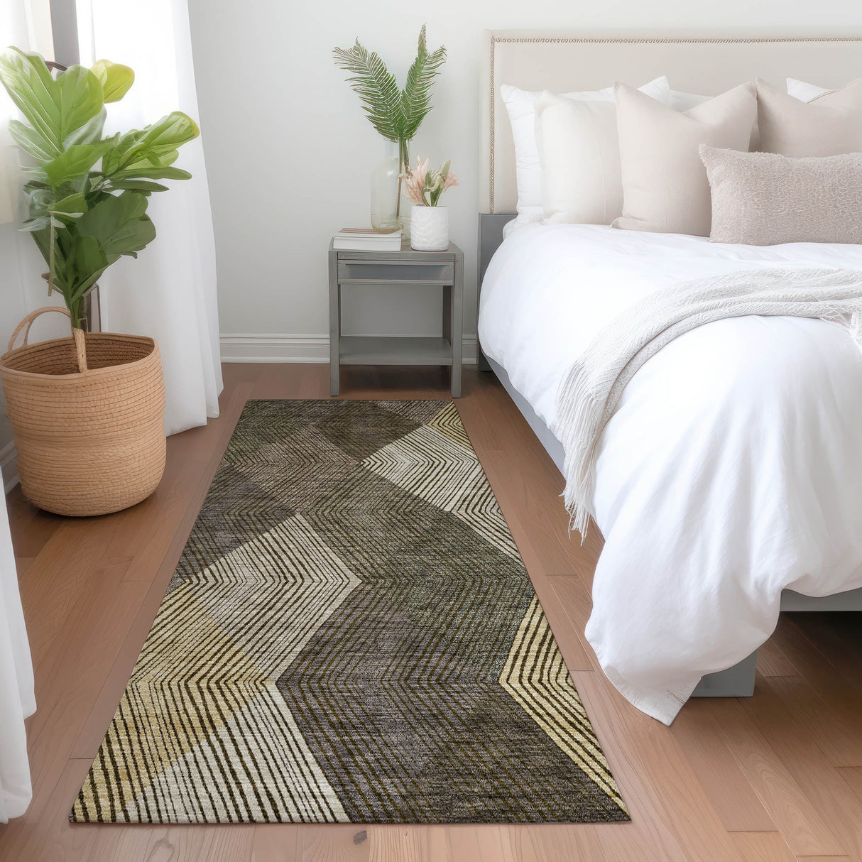 Machine Washable Indoor/ Outdoor Diamond Stripes Chantille Rug