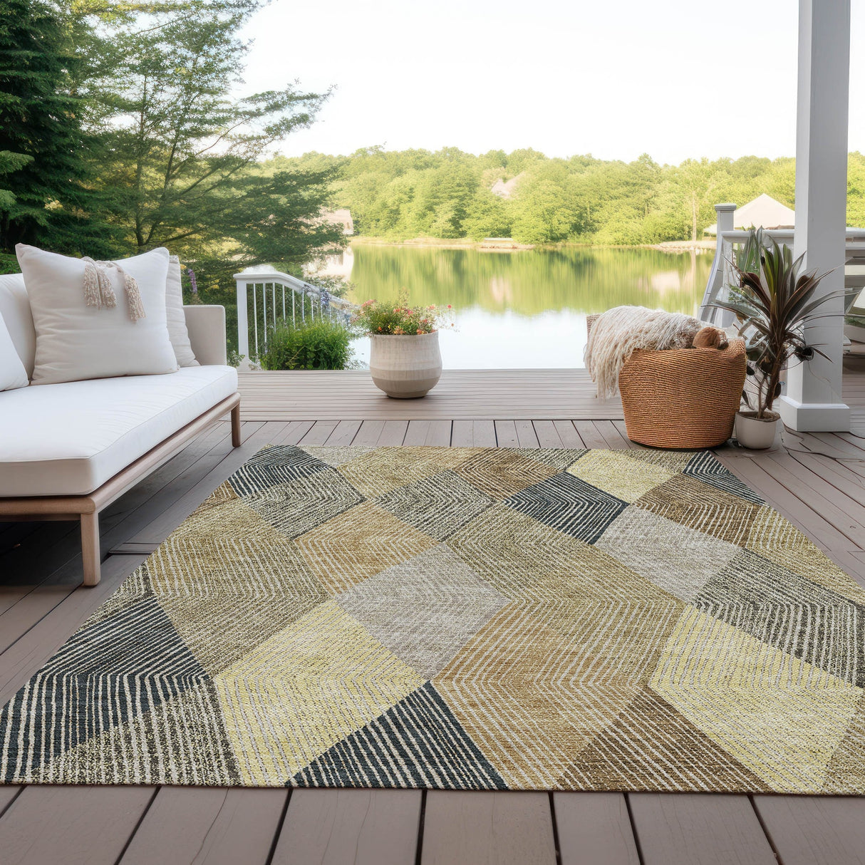 Machine Washable Indoor/ Outdoor Diamond Stripes Chantille Rug