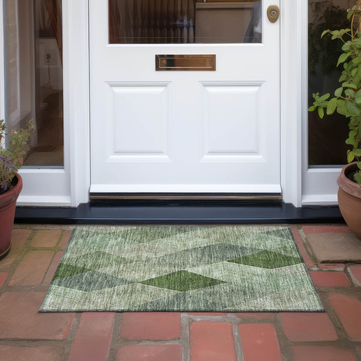 Machine Washable Indoor/ Outdoor Diamond Stripes Chantille Rug