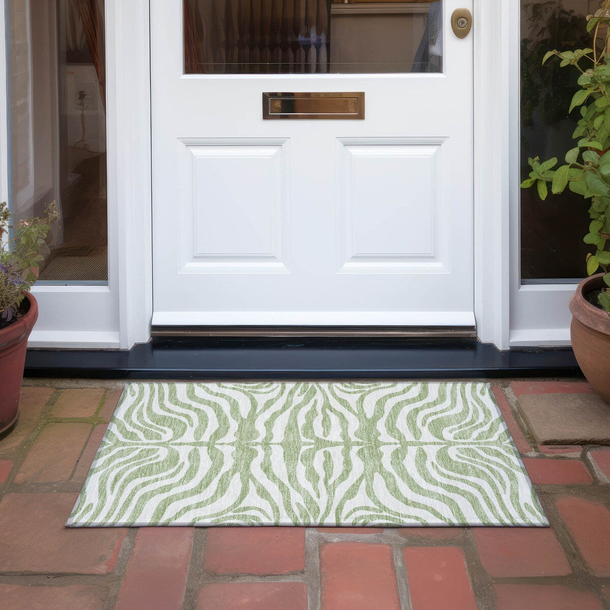 Machine Washable Indoor/ Outdoor Modern Animal Print Chantille Rug