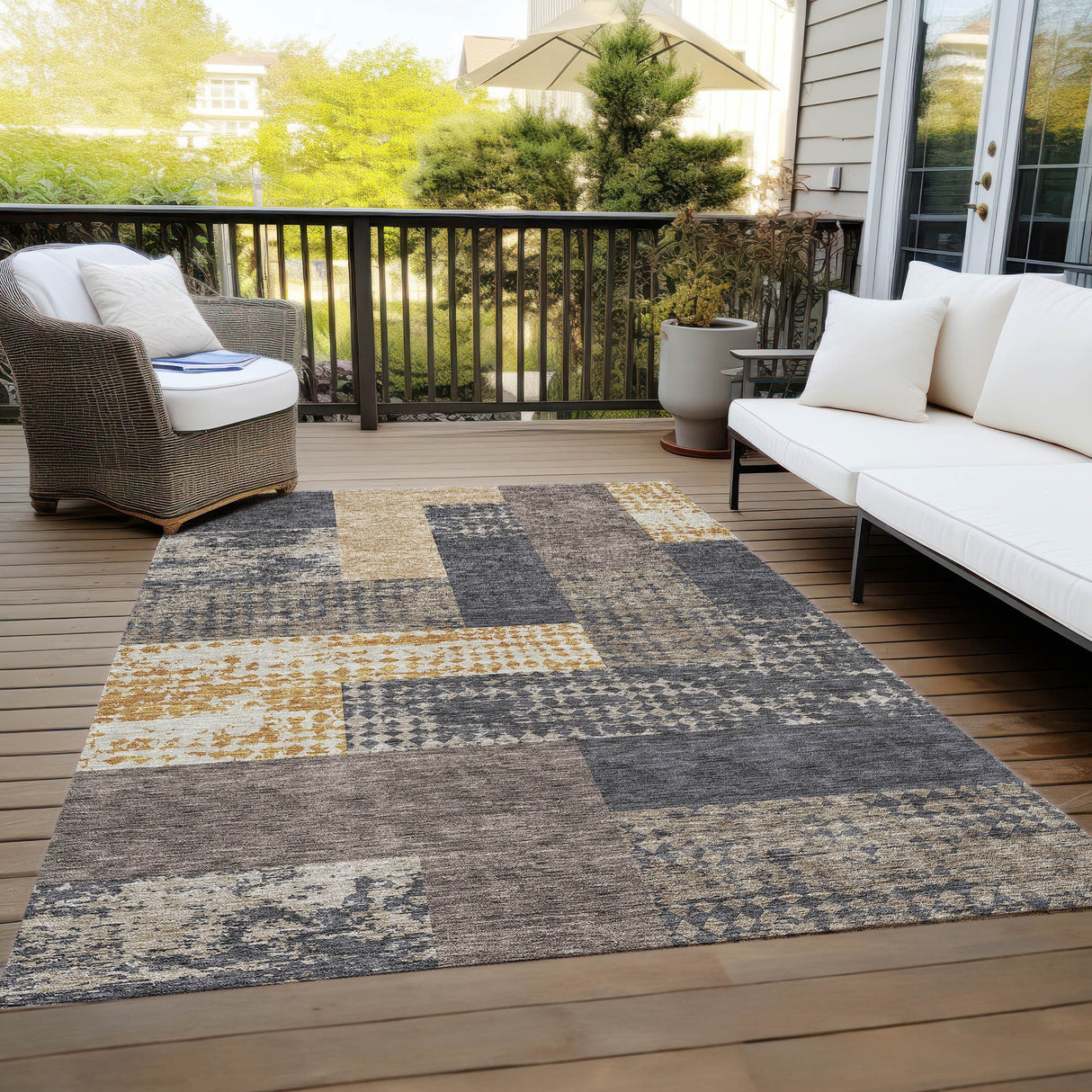 Machine Washable Indoor/ Outdoor Modern Blocks Chantille Rug