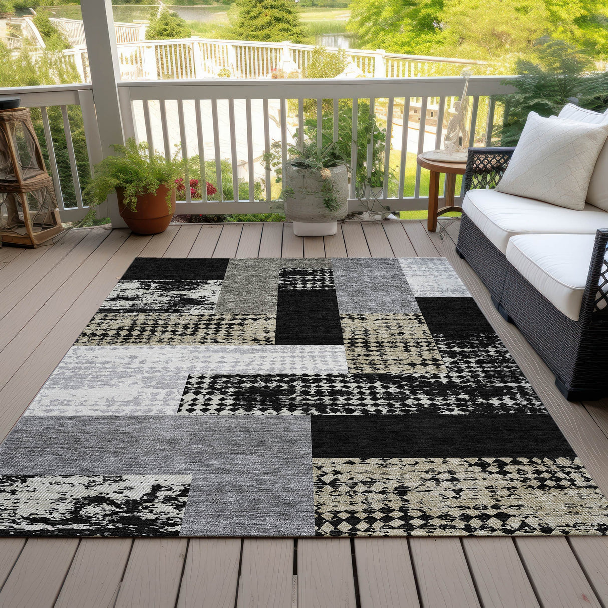 Machine Washable Indoor/ Outdoor Modern Blocks Chantille Rug