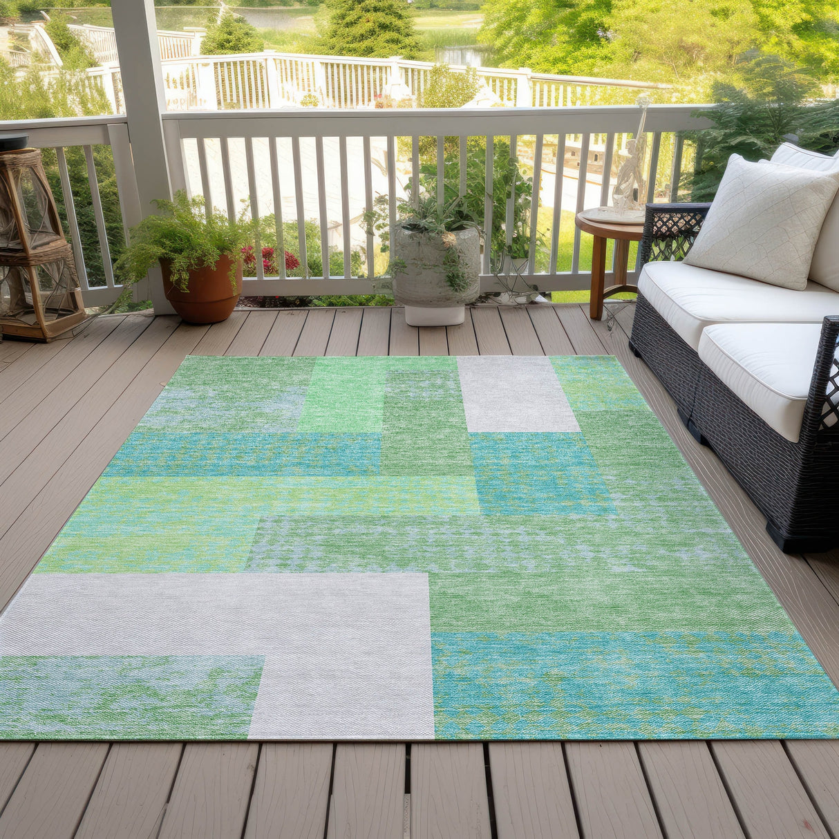 Machine Washable Indoor/ Outdoor Modern Blocks Chantille Rug