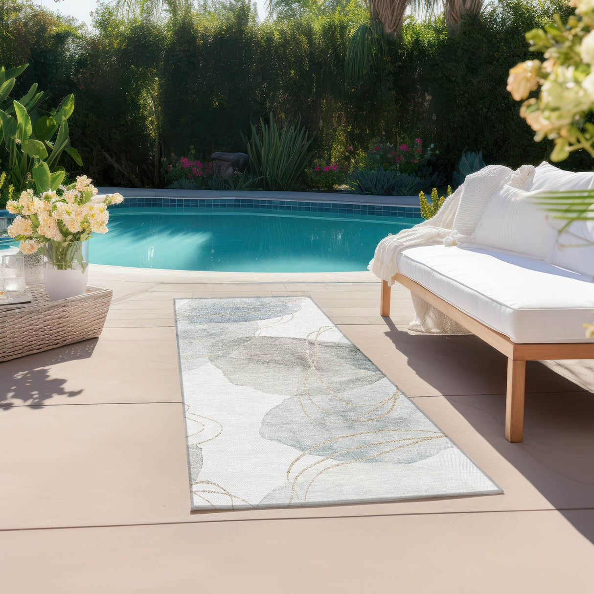 Machine Washable Indoor/ Outdoor Modern Circles Chantille Rug