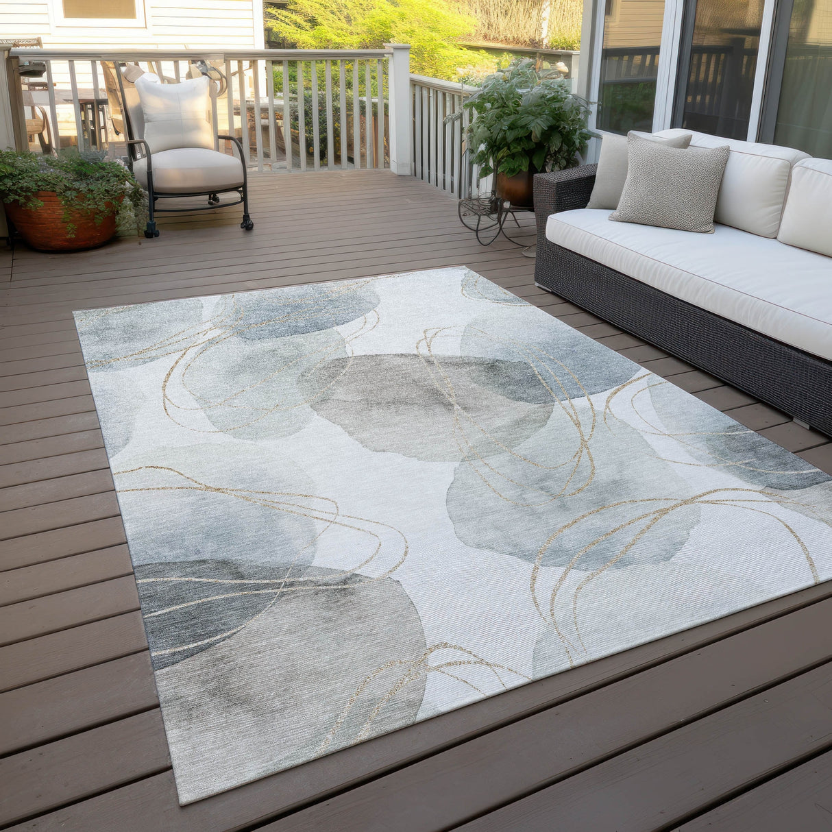 Machine Washable Indoor/ Outdoor Modern Circles Chantille Rug