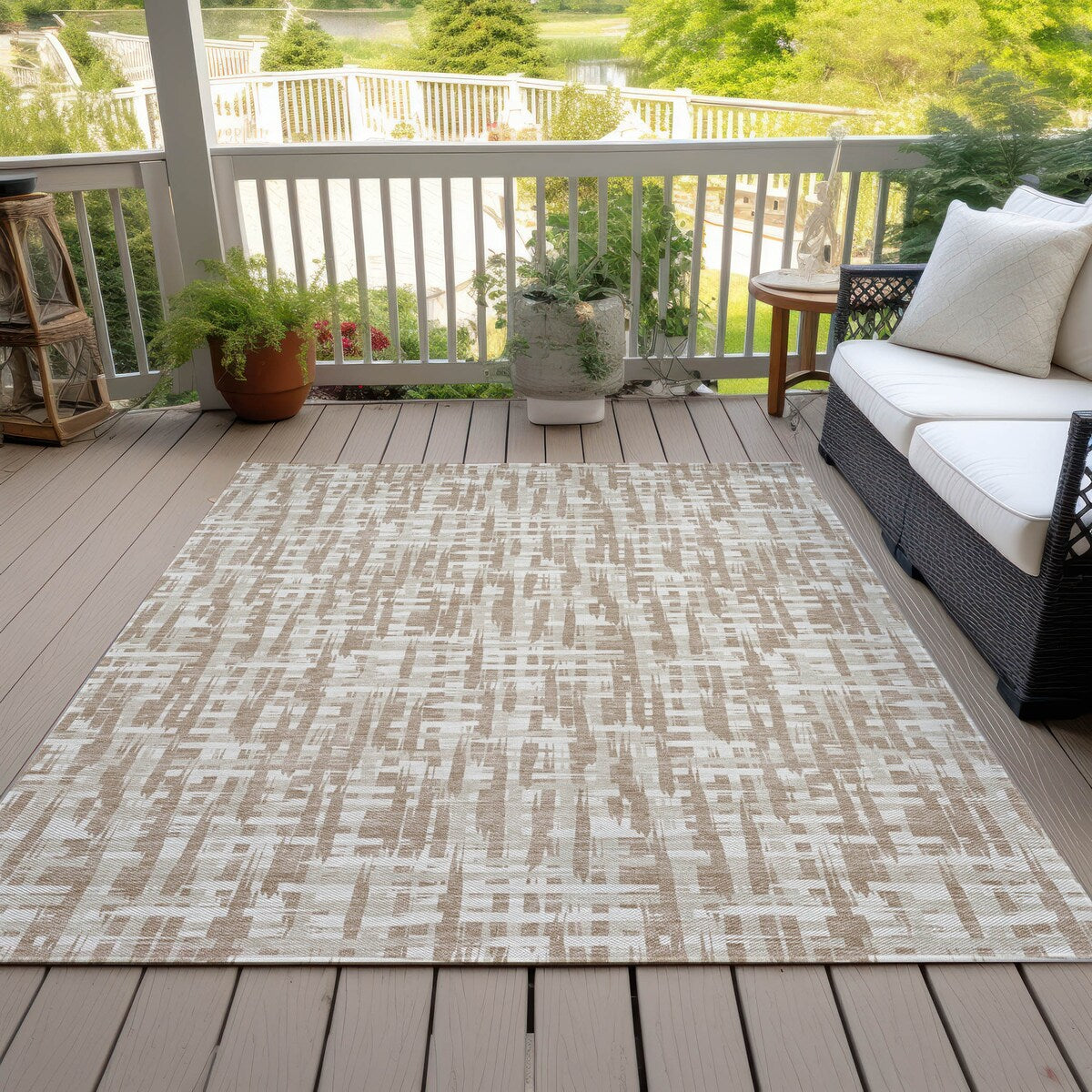 Machine Washable Indoor/ Outdoor Modern Crosshatch Chantille Rug