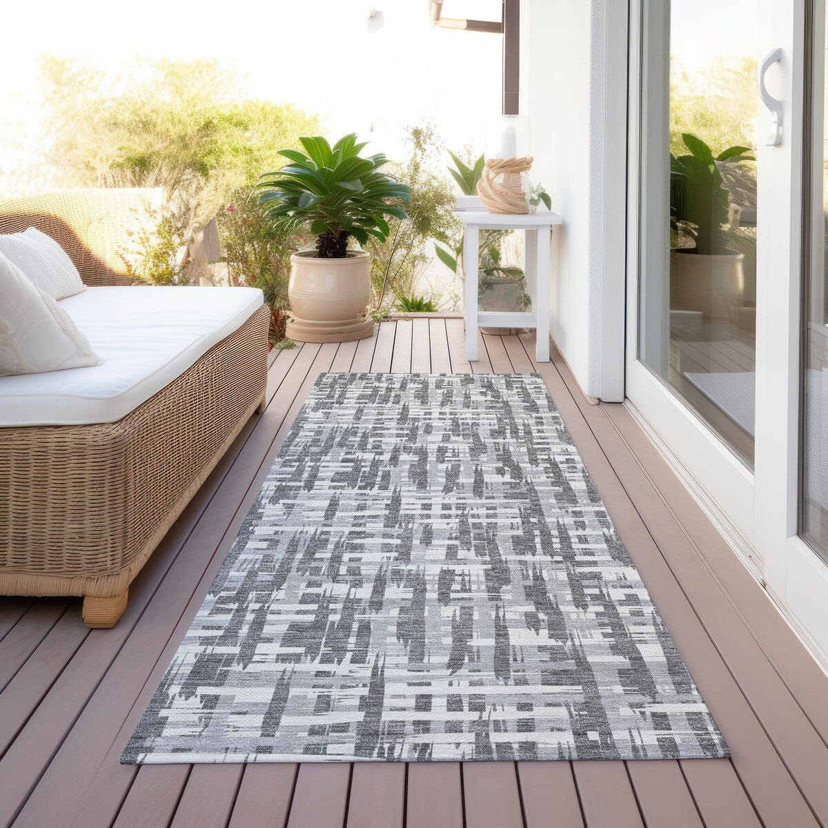 Machine Washable Indoor/ Outdoor Modern Crosshatch Chantille Rug