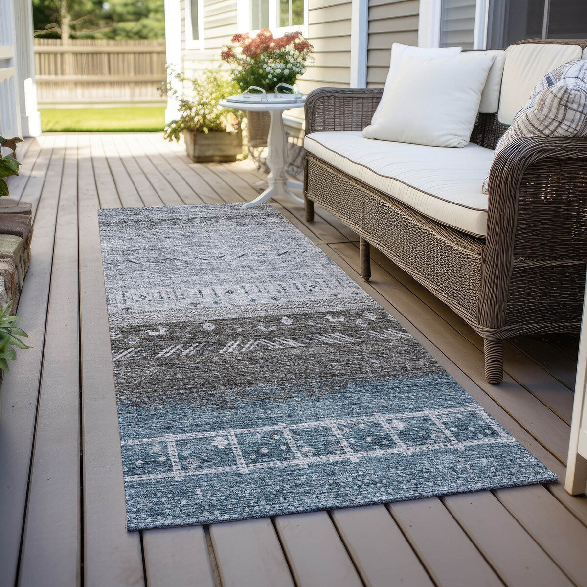 Machine Washable Indoor/ Outdoor Modern Global Chantille Rug