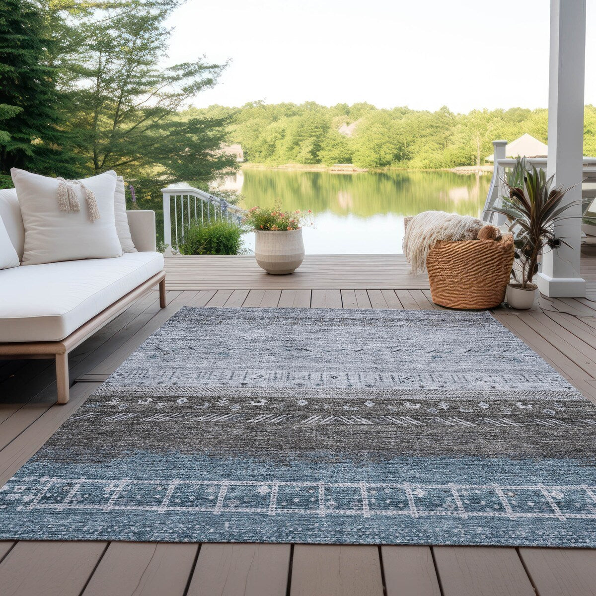 Machine Washable Indoor/ Outdoor Modern Global Chantille Rug