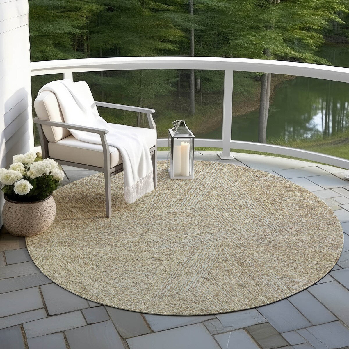 Machine Washable Indoor/ Outdoor Solid Geo Chantille Rug