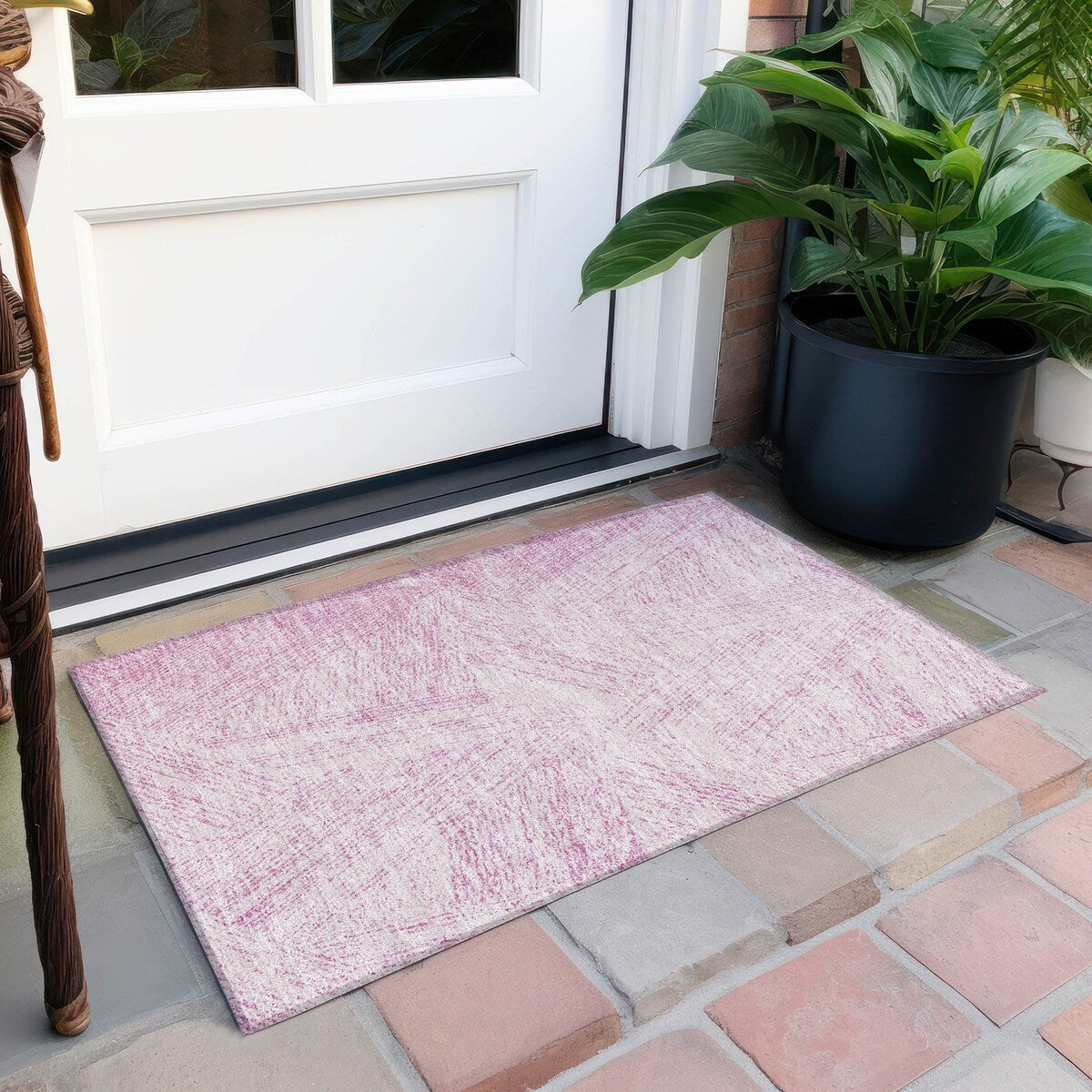 Machine Washable Indoor/ Outdoor Solid Geo Chantille Rug