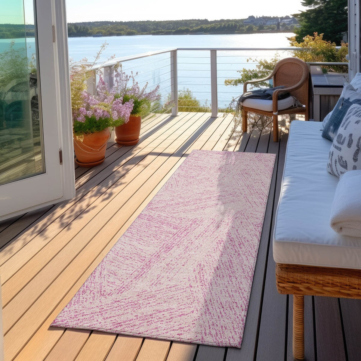 Machine Washable Indoor/ Outdoor Solid Geo Chantille Rug
