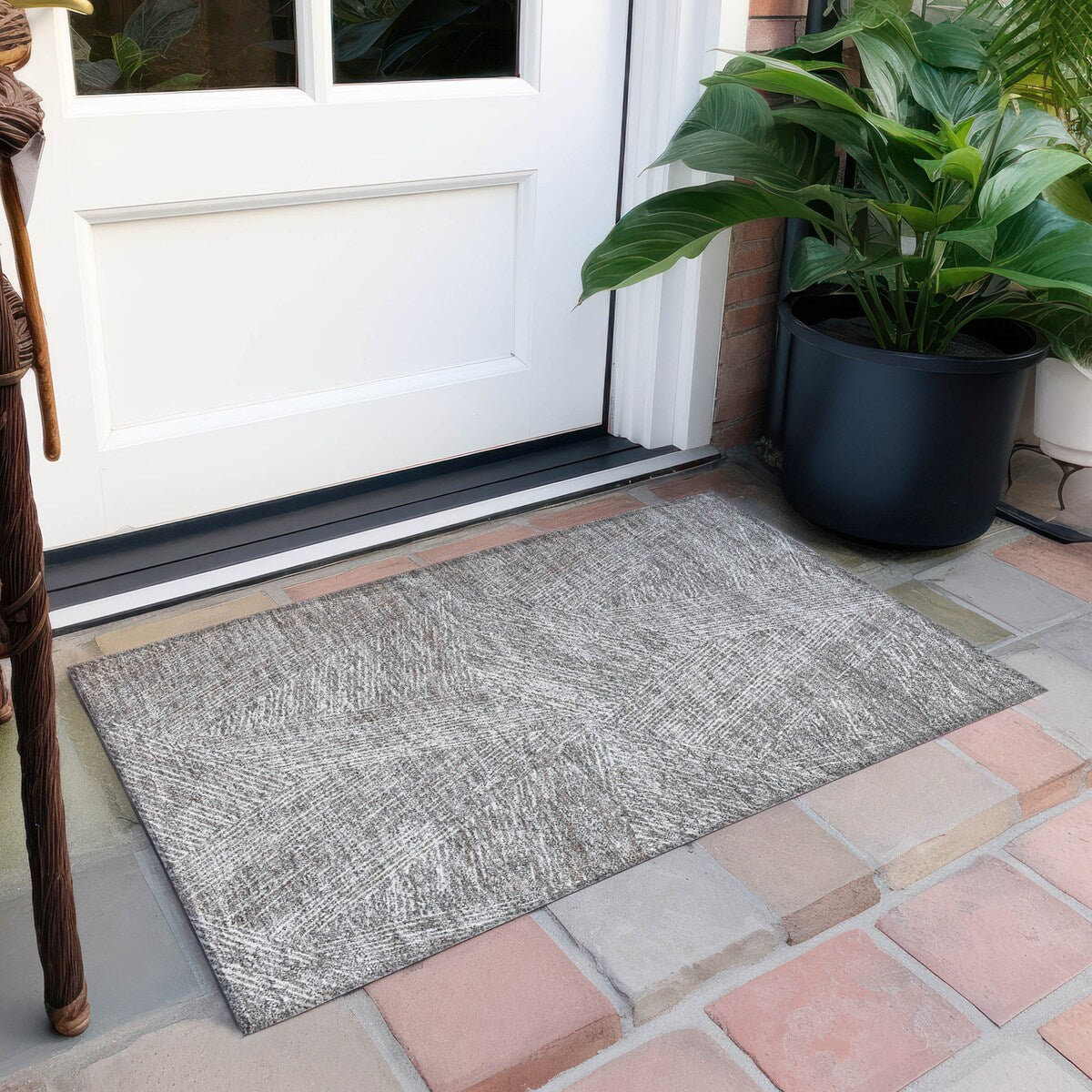 Machine Washable Indoor/ Outdoor Solid Geo Chantille Rug