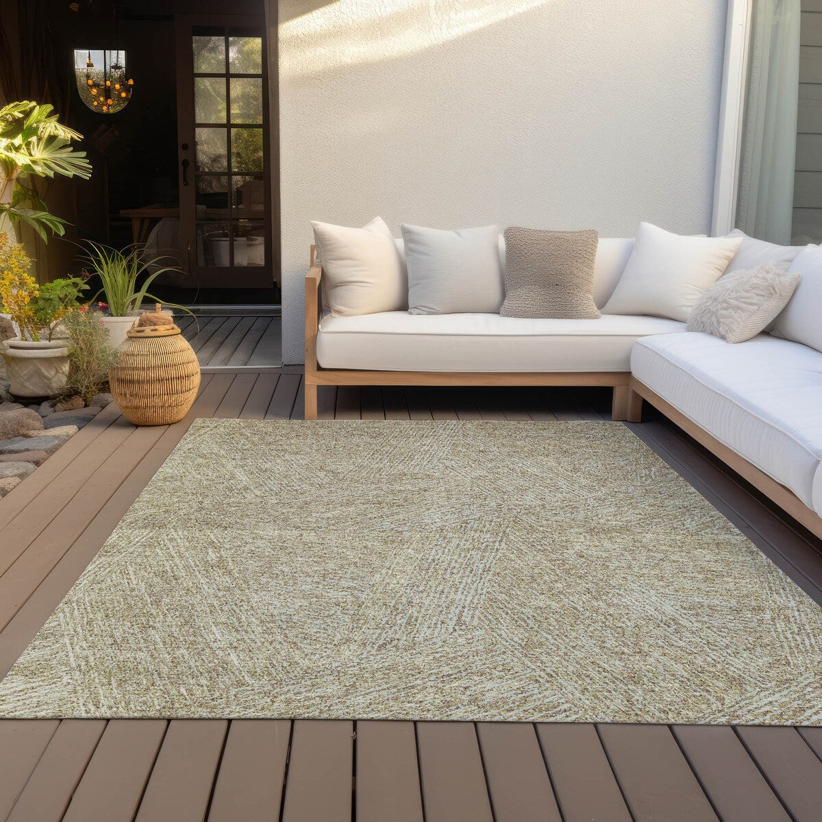 Machine Washable Indoor/ Outdoor Solid Geo Chantille Rug