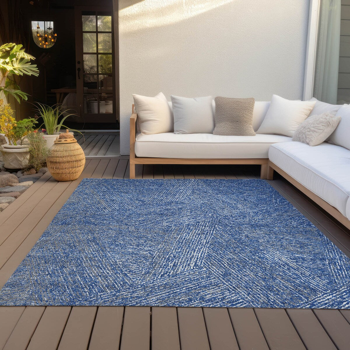 Machine Washable Indoor/ Outdoor Solid Geo Chantille Rug