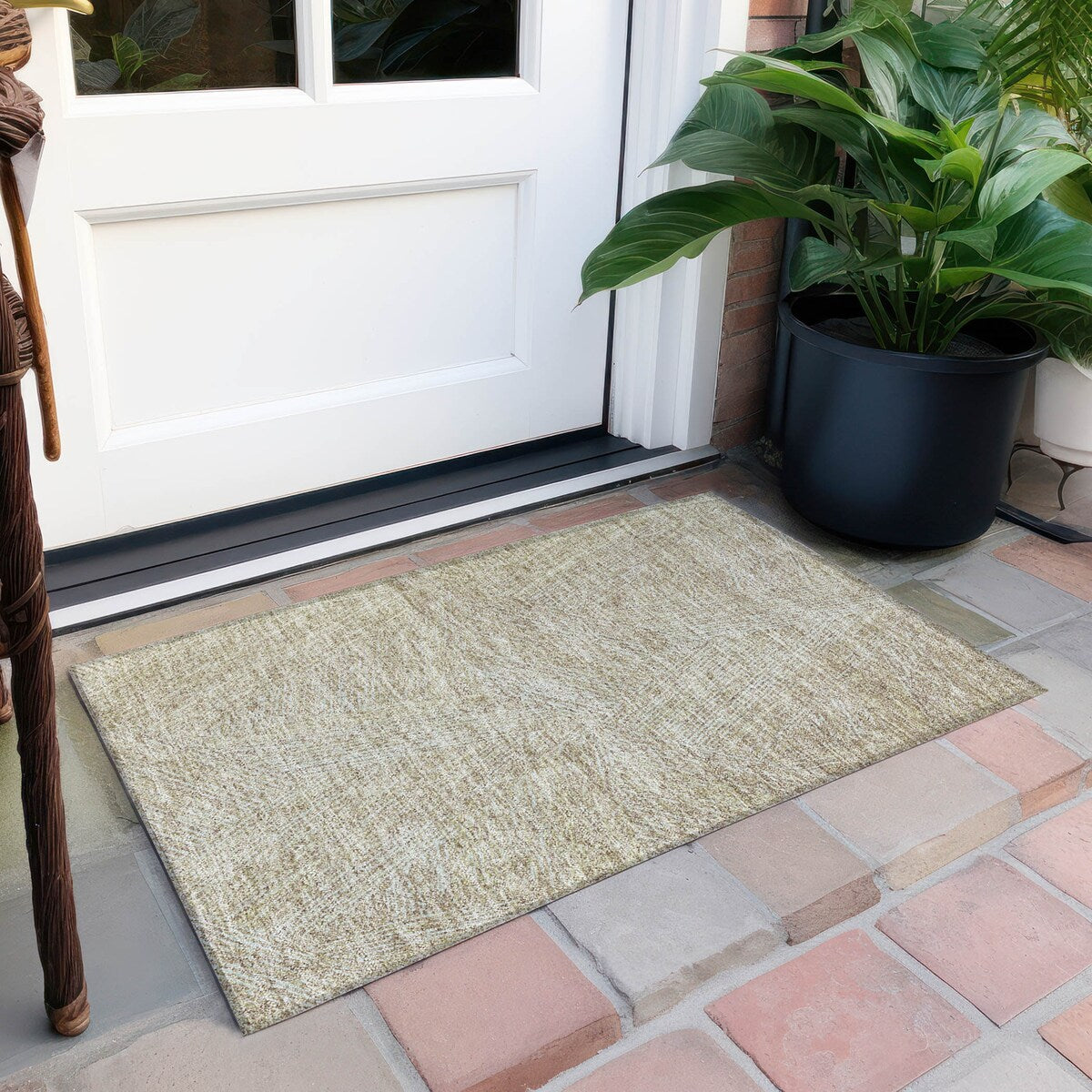 Machine Washable Indoor/ Outdoor Solid Geo Chantille Rug