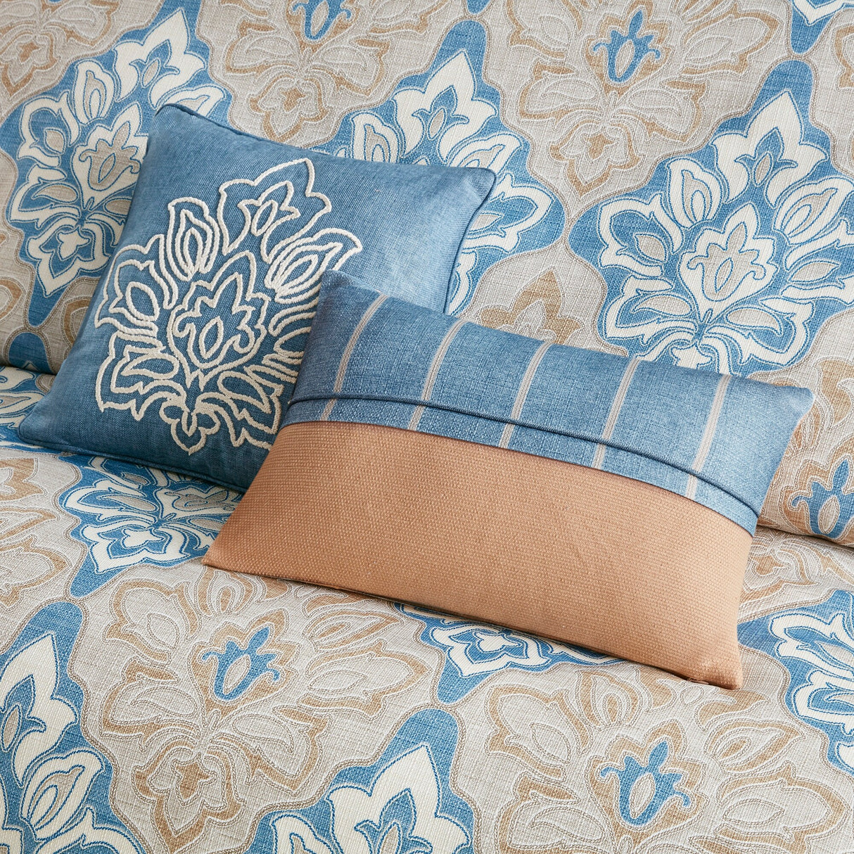 Madison Park Signature Caspian Blue Medallion Print Comforter Set