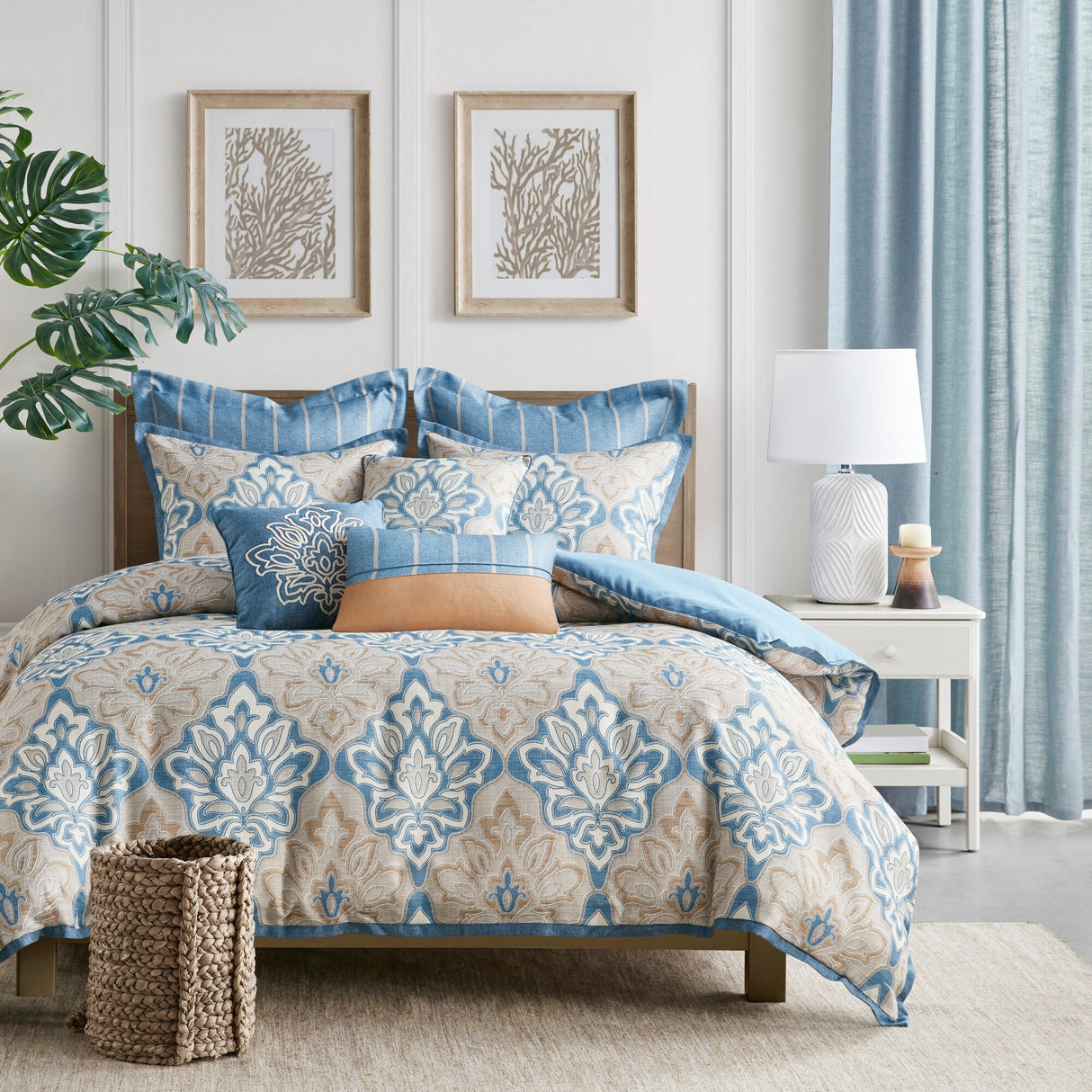 Madison Park Signature Caspian Blue Medallion Print Comforter Set