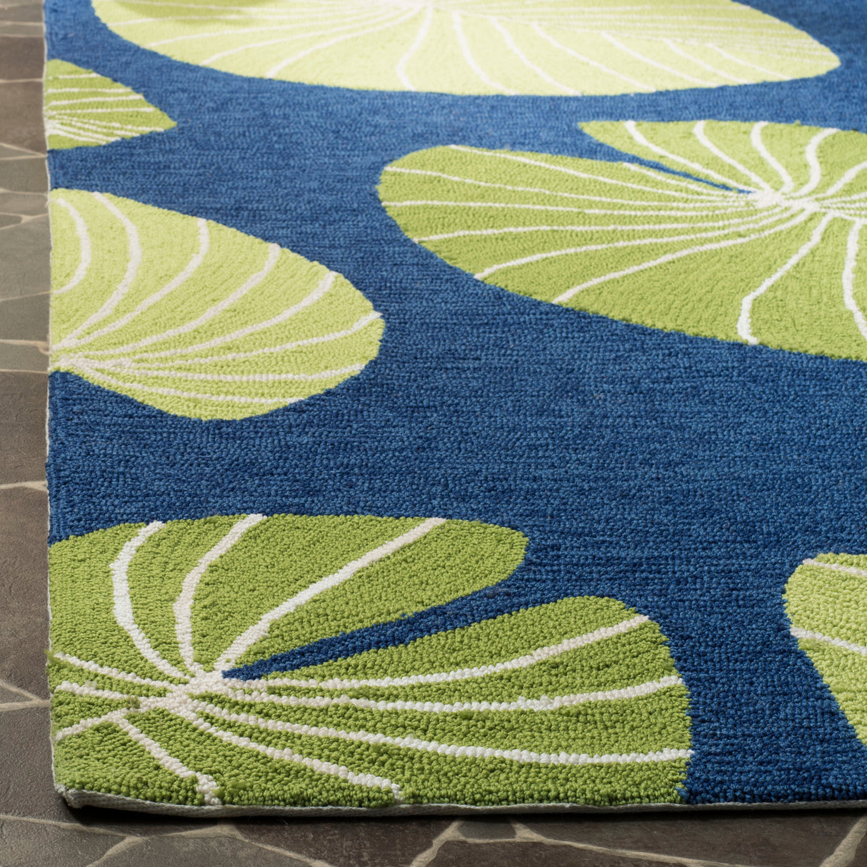 Martha Stewart by SAFAVIEH Hand-hooked Lily Pad Rug