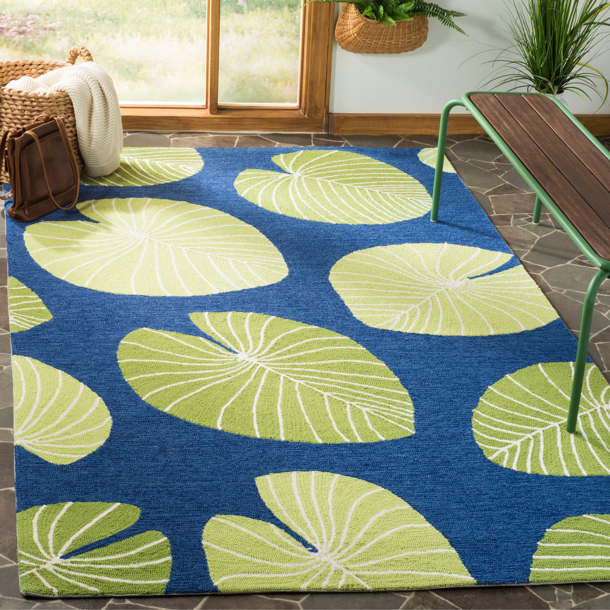 Martha Stewart by SAFAVIEH Hand-hooked Lily Pad Rug