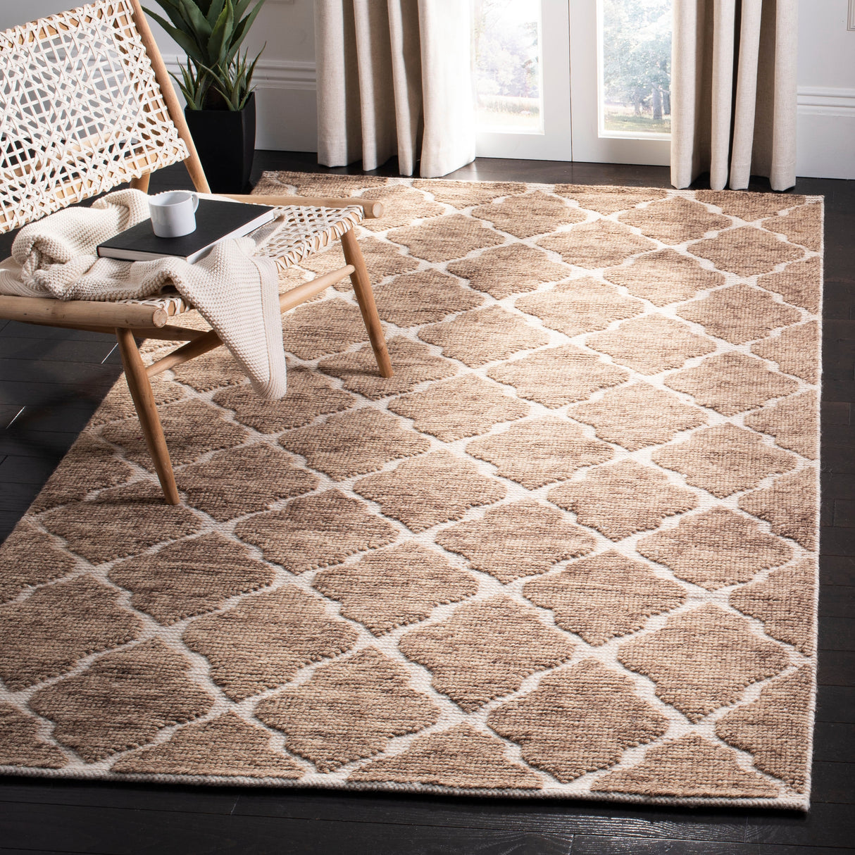 Martha Stewart by SAFAVIEH Handmade Vermont Wool Rug