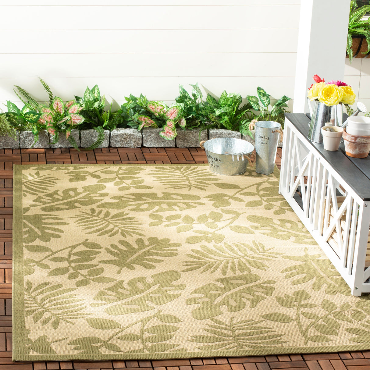 Martha Stewart by SAFAVIEH Paradise Indoor/ Outdoor Waterproof Rug