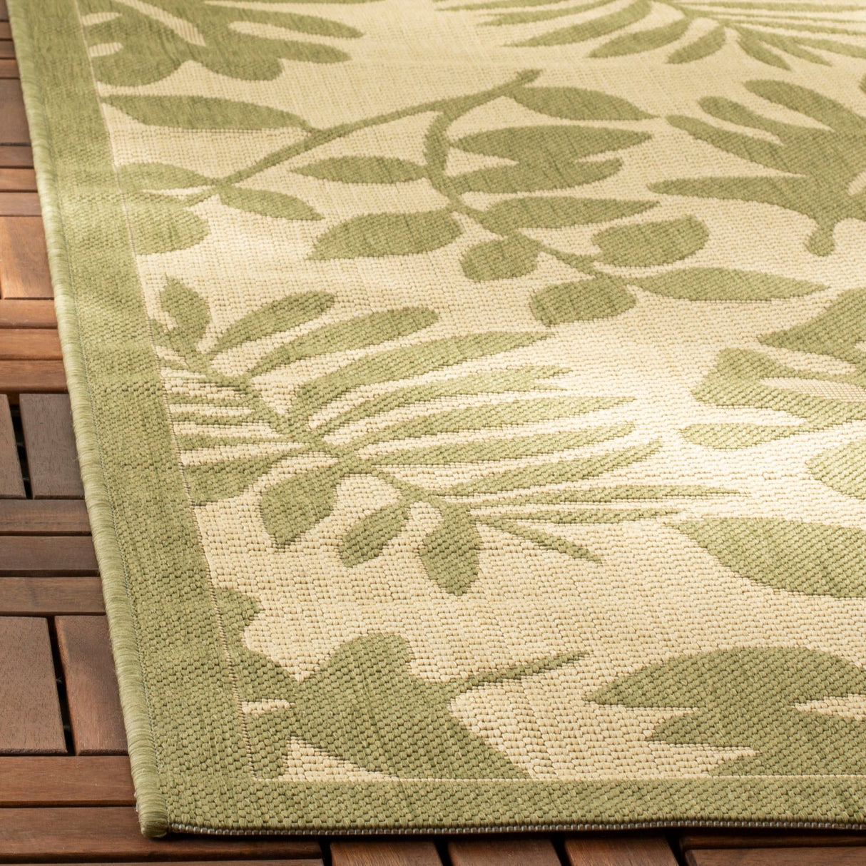 Martha Stewart by SAFAVIEH Paradise Indoor/ Outdoor Waterproof Rug