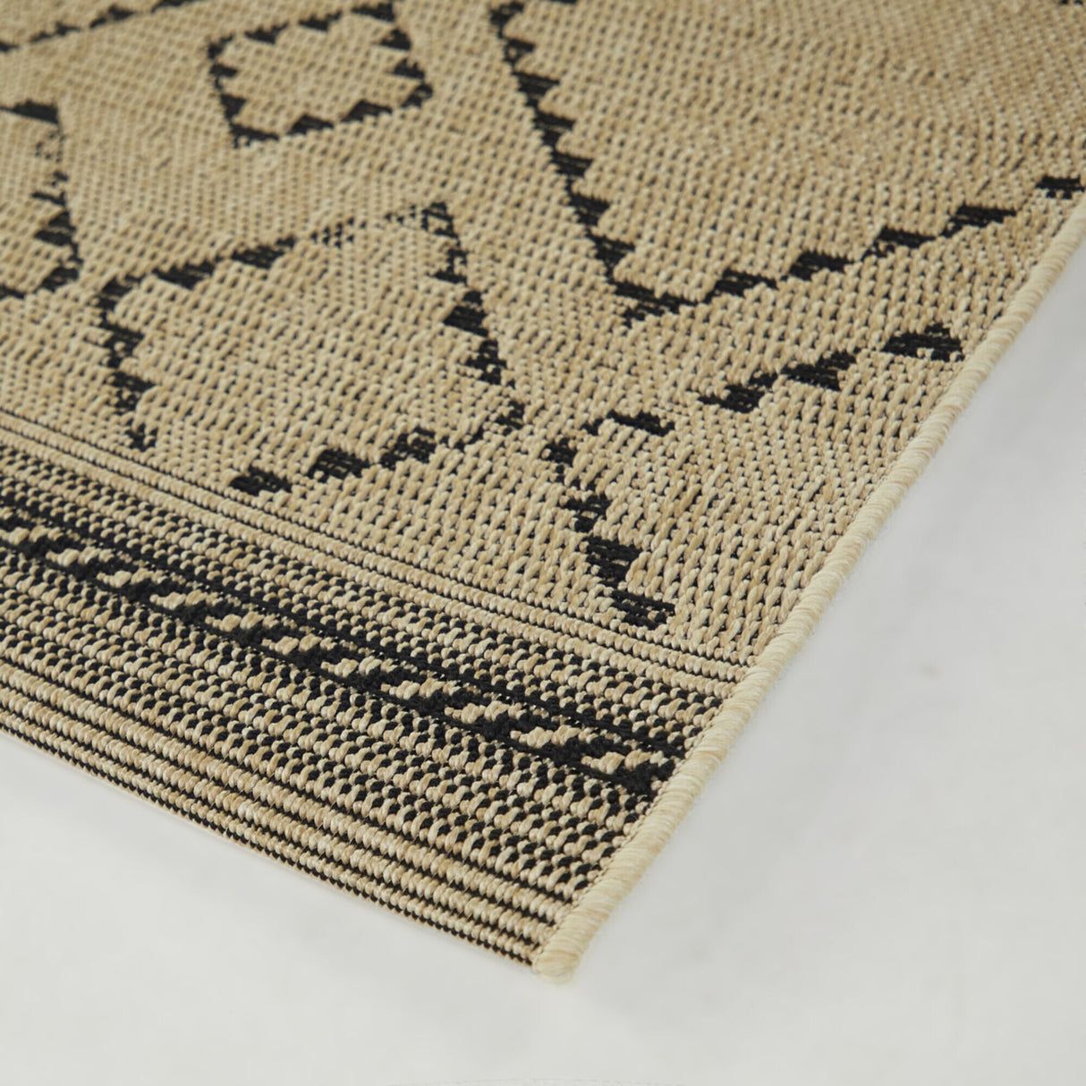 Mattei Diamond Trellis Indoor/Outdoor Area Rug