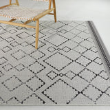 Mattei Diamond Trellis Indoor/Outdoor Area Rug