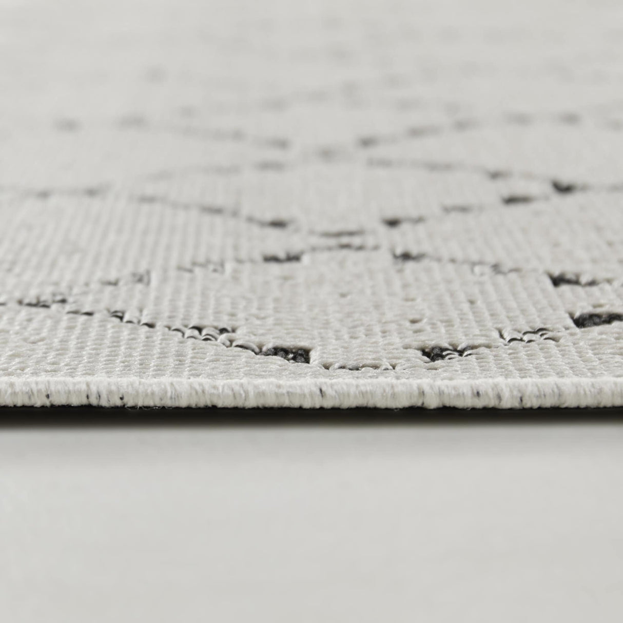 Mattei Diamond Trellis Indoor/Outdoor Area Rug