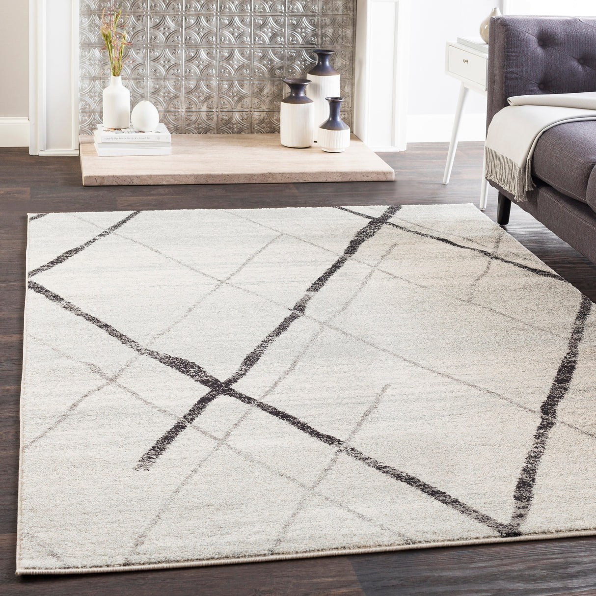 Mellie Gray Contemporary Lines Area Rug - 5'3" x 7'6"