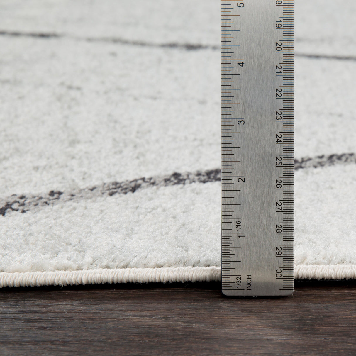 Mellie Gray Contemporary Lines Area Rug - 5'3" x 7'6"