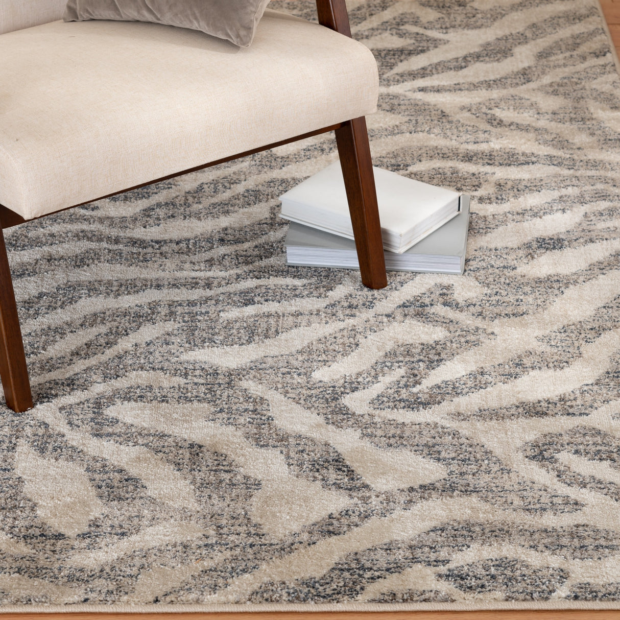 Loomaknoti Mendez Violtinz Gray Area Rug