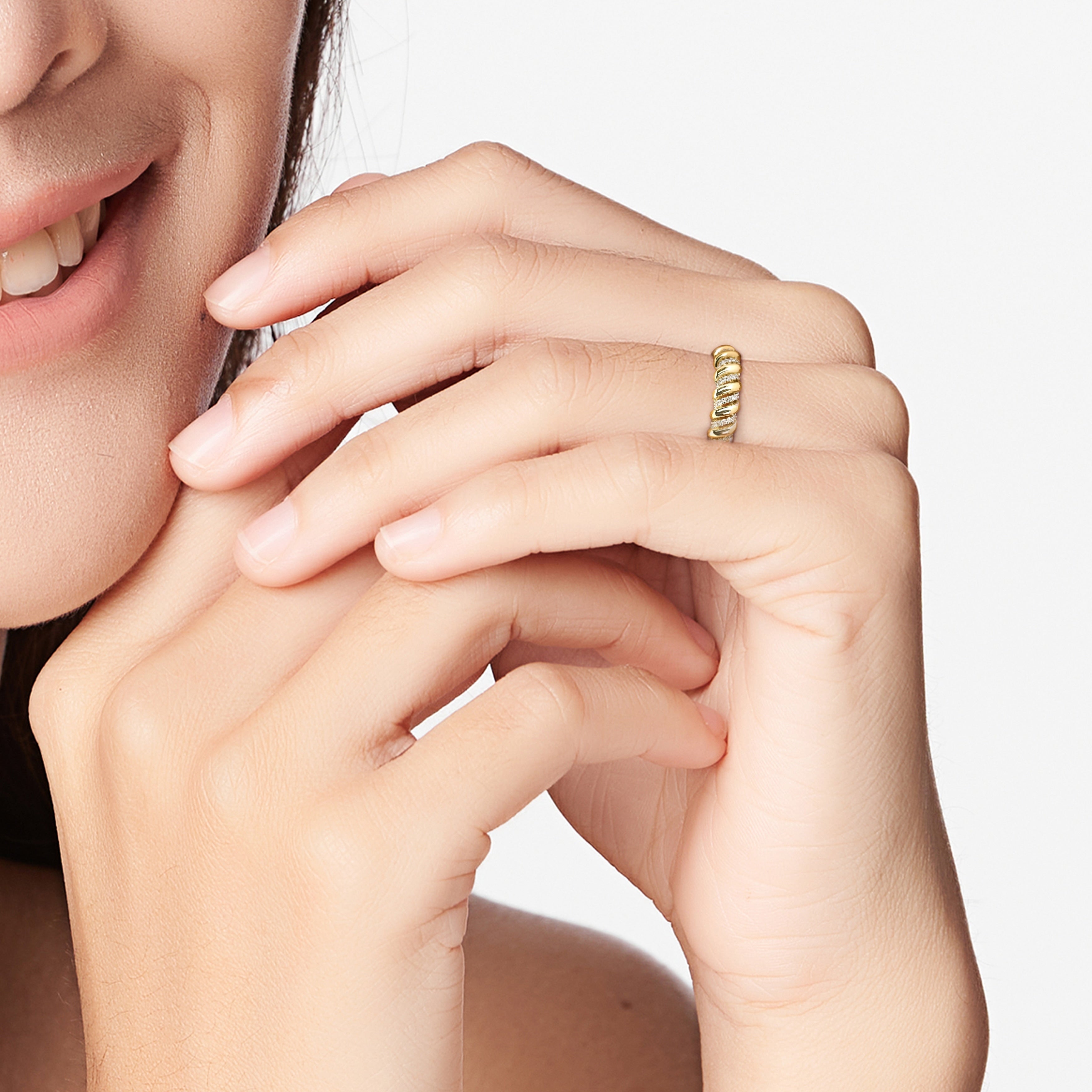 Miadora 1/5ct TDW Diamond Swirl Anniversary Band in 14k Yellow Gold