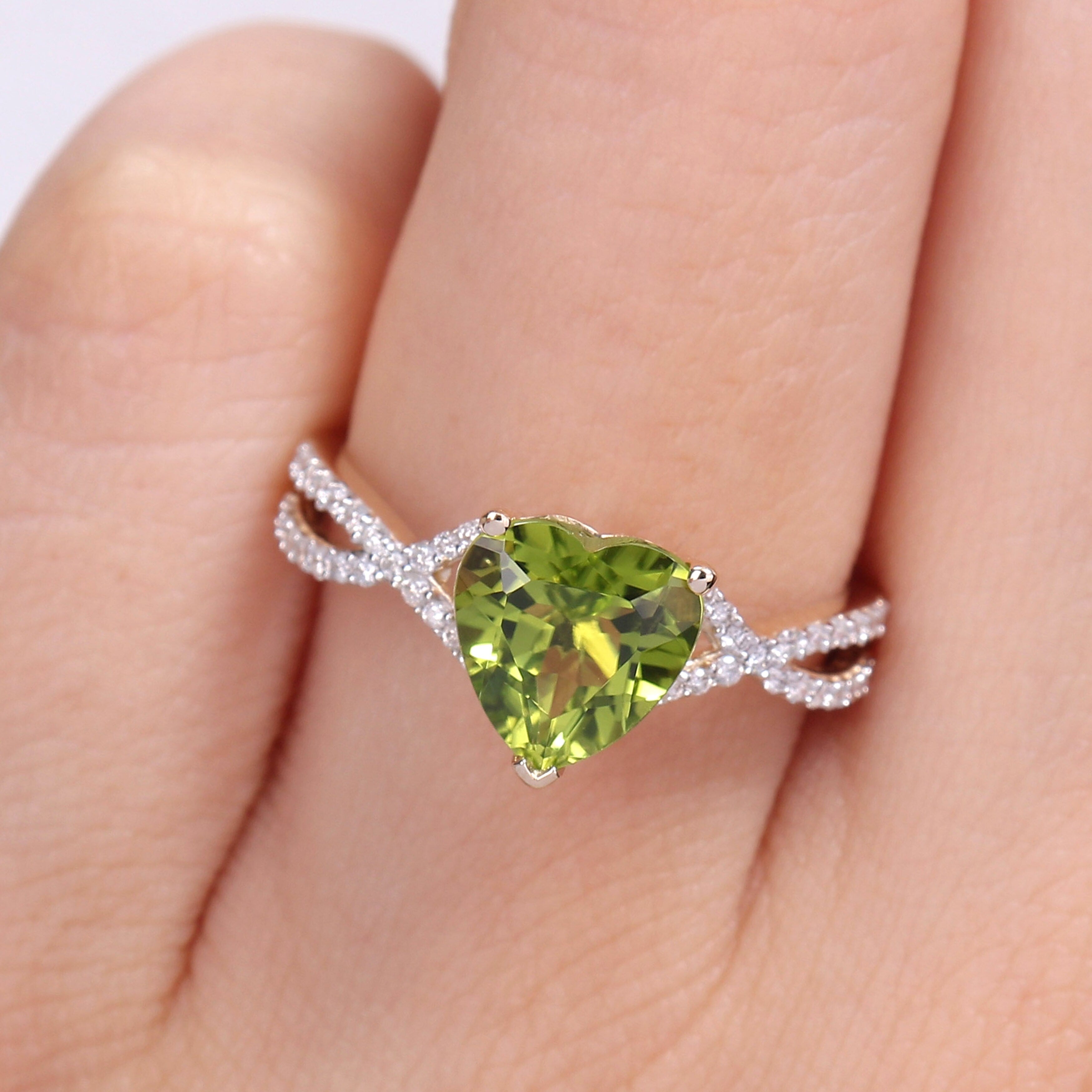Miadora Heart-cut Peridot and 1/5ct TDW Diamond Crossover Ring in 14k Yellow Gold