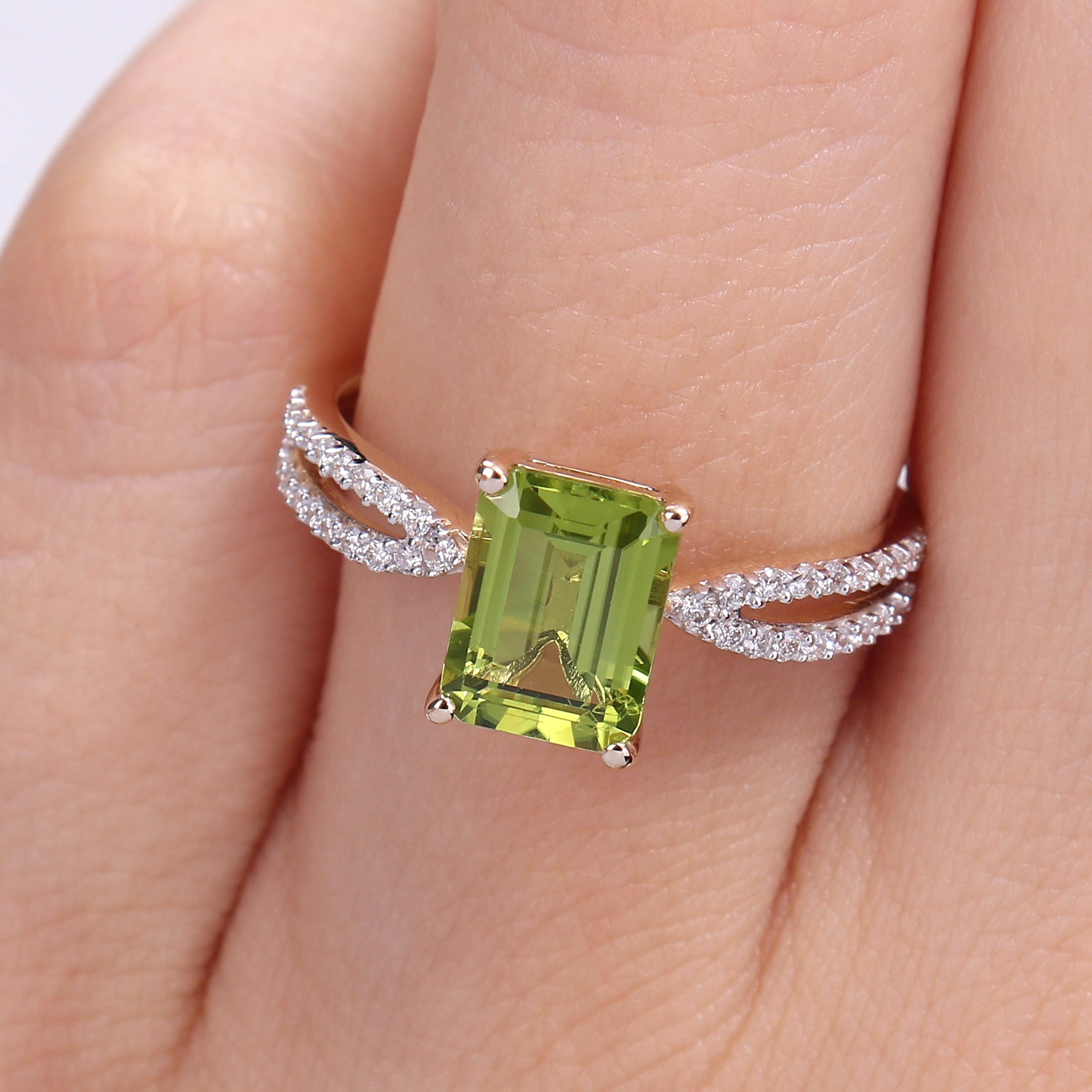 Miadora Octagon-cut Peridot and 1/5ct TDW Diamond Split Shank Cocktail Ring in 14k Yellow Gold