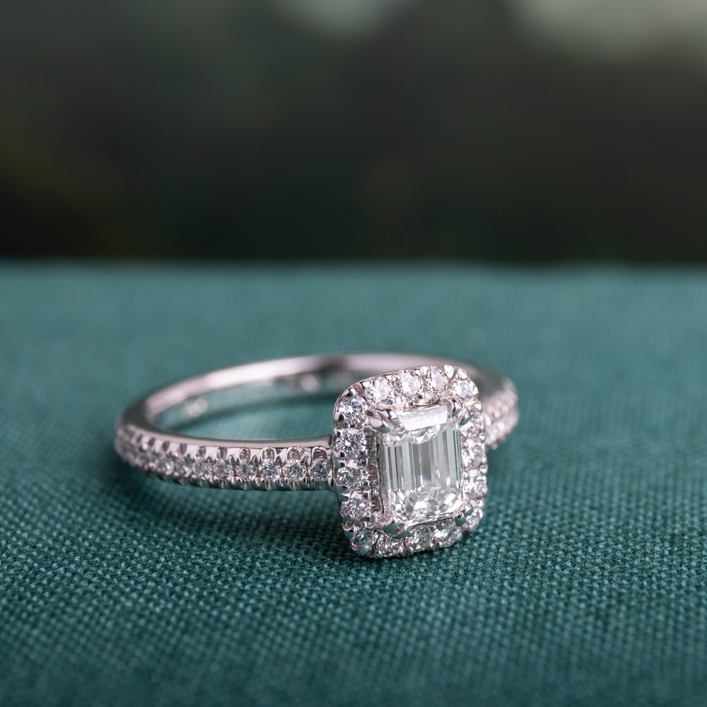 Miadora Signature Collection 14k White Gold 7/8ct TDW Emerald-cut Diamond Engagement Ring