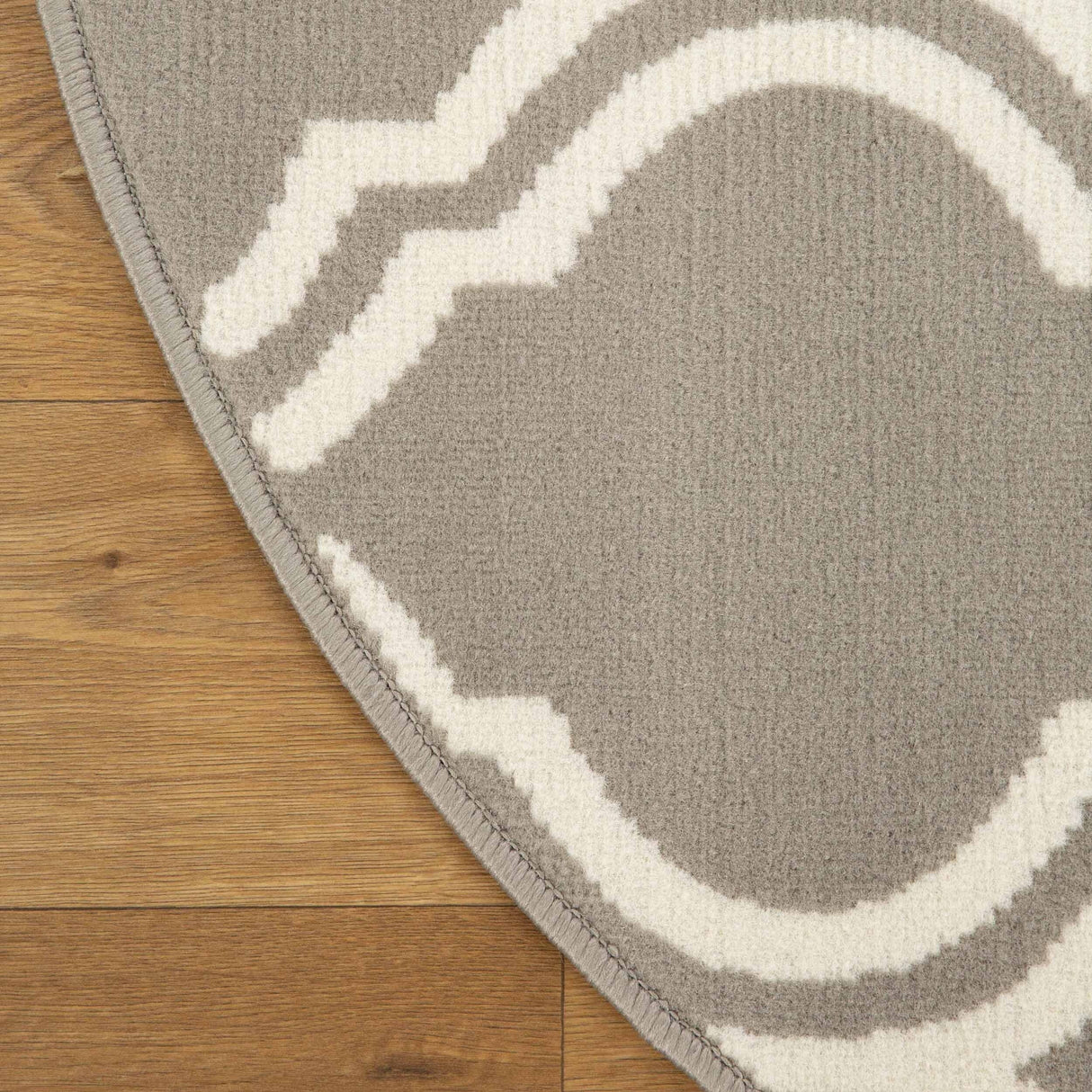 Contemporary Ornamental Double Trellis Power-Loomed Indoor Area Rug by Superior